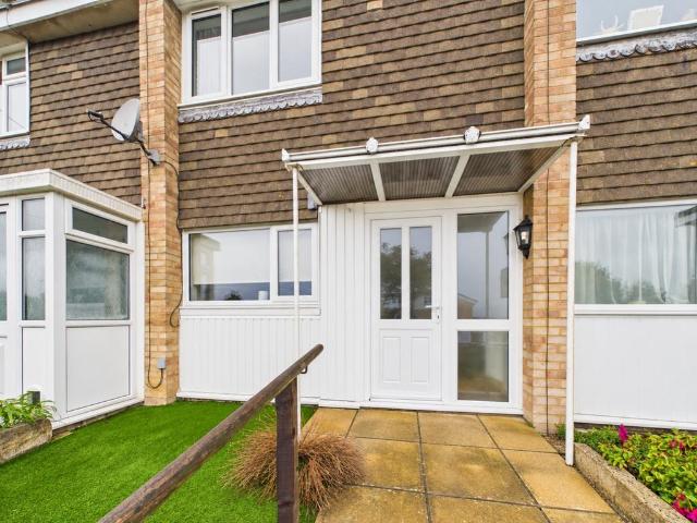 Hawthorn Rise, Stroud. 2 bed terraced house to rent £1,150 pcm £265 pw