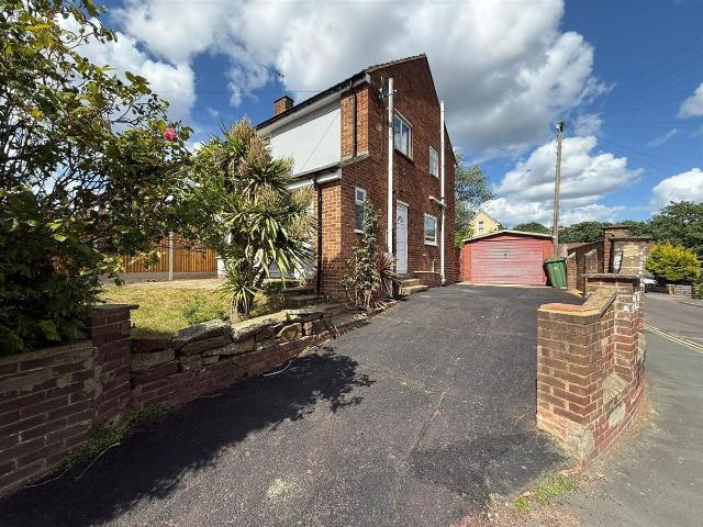 Hawthorn Road, Frimley GU16, 4 bed detached house to rent, £2,150 pcm | PrimeLocation