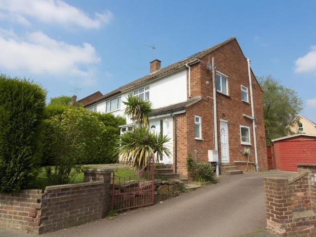 Hawthorn Road, Frimley GU16, 4 bed detached house to rent, £2,150 pcm | PrimeLocation