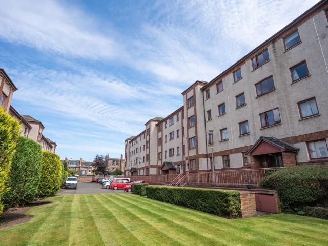 Hawthornden Place, Edinburgh EH7 2 bed flat to rent £1,395 pcm £322 pw
