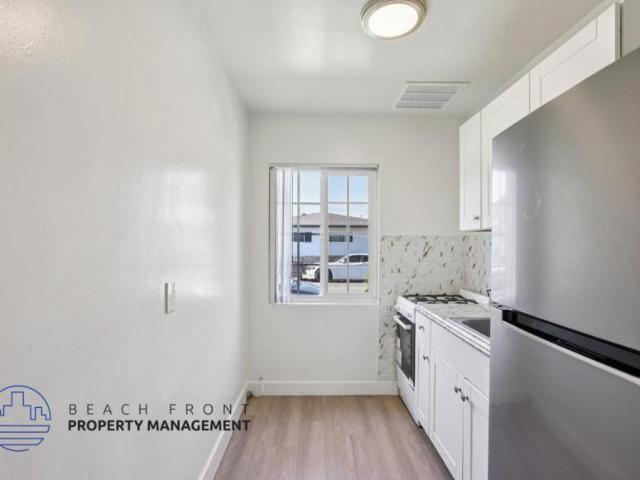 Hawthorne CA 90250 LS104857011