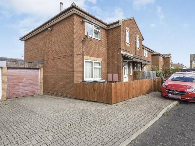 Hawthorne Close, Gravesend DA12, 3 bed end terrace house to rent, £1,800 pcm | PrimeLocation