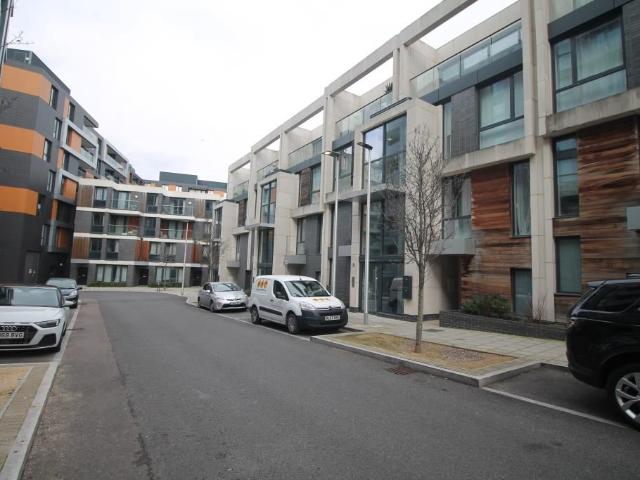 Hawthorne Crescent, Greenwich SE10, 3 bed maisonette to rent, £3,100 pcm | PrimeLocation