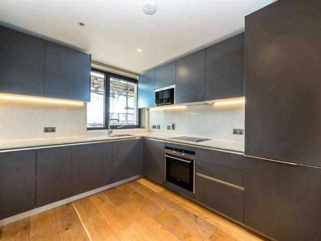 Hawthorne Crescent, London SE10 3 bed flat to rent £2,950 pcm £681 pw