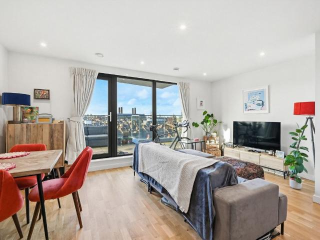 Hawthorne Crescent, London SE10, 1 bed flat to rent, £2,300 pcm | PrimeLocation