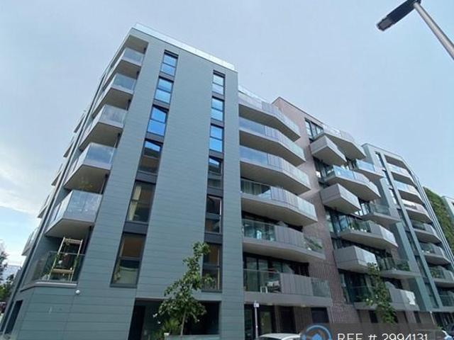 Hawthorne Crescent, London, SE10 2 bed flat to rent £2,400 pcm £554 pw