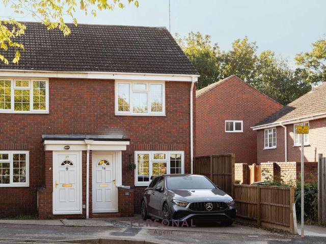 Hawthorne Place, Epsom 2 bed house to rent £1,850 pcm £427 pw