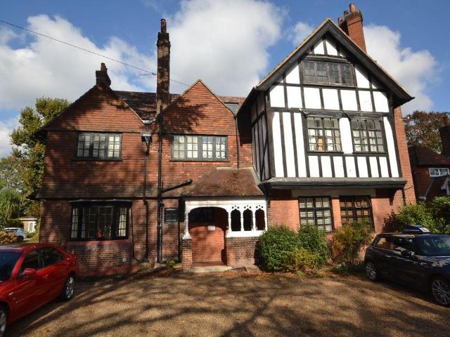 Hawthorne Road, Bickley 2 bed flat to rent £1,795 pcm £414 pw
