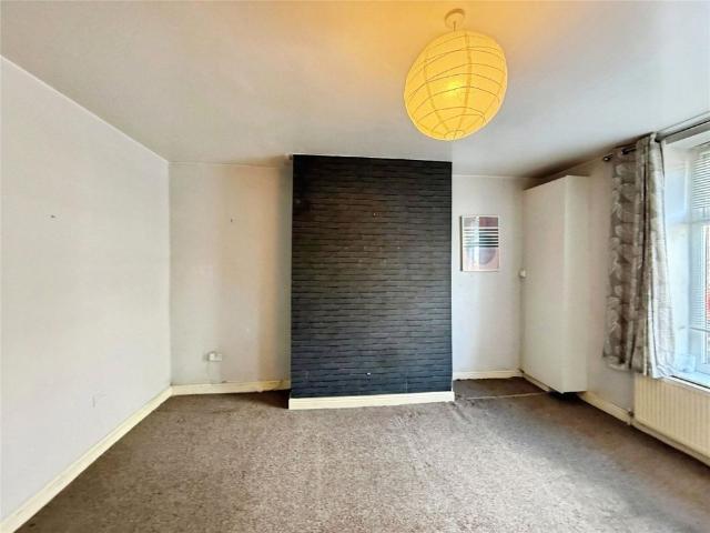 Hawthorne Terrace, Crosland Moor, Huddersfield, HD4