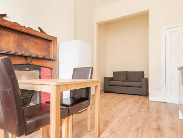 Hawthornvale, Edinburgh EH6, 2 bed flat to rent, £1,195 pcm | PrimeLocation