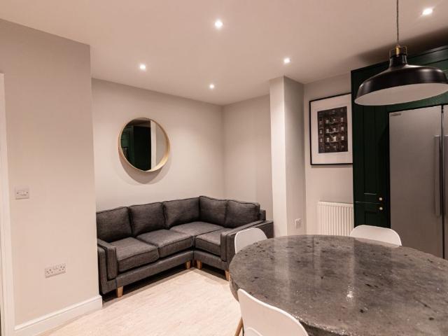 Hawarden Avenue, Liverpool L17, 4 bed flat to rent, £663 pppm | PrimeLocation