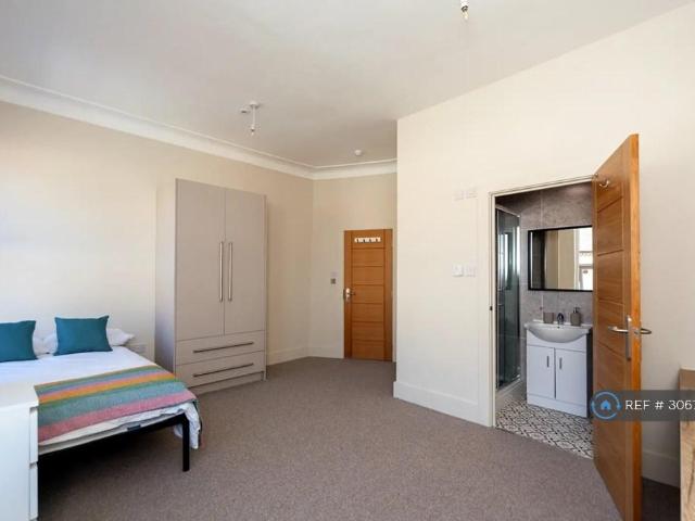Hawarden Avenue, Liverpool, L17 6 bed semi detached house to rent £639 pcm £147 pw