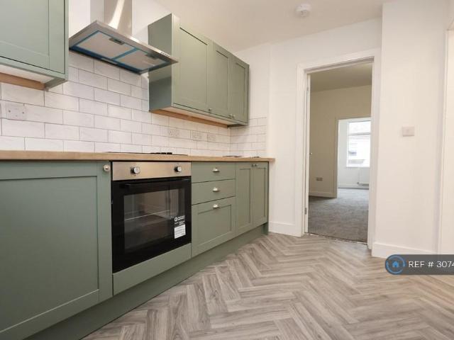 Hawarden Place, Merthyr Tydfil, CF48 3 bed terraced house to rent £850 pcm £196 pw