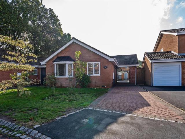 Hawbridge Close, Shirley, Solihull 3 bed detached bungalow to rent £1,850 pcm £427 pw