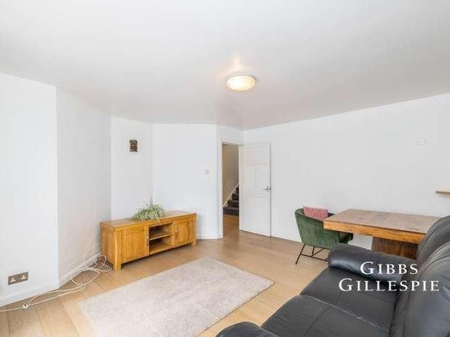 Hawes Close, Northwood, HA6