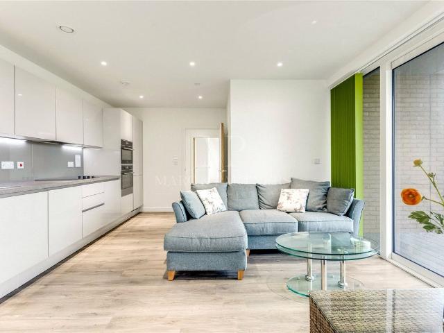 Hawfinch Building, Hendon Waterside, London NW9, 2 bed flat to rent, £2,100 pcm | PrimeLocation