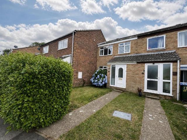 Hawk Close, Fareham PO14 3 bed terraced house to rent £1,200 pcm £277 pw