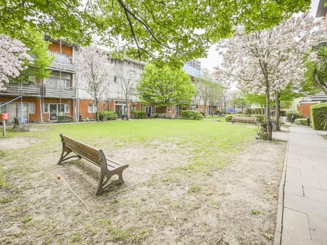 Hawker Place, Walthamstow. 2 bed flat to rent £1,850 pcm £427 pw