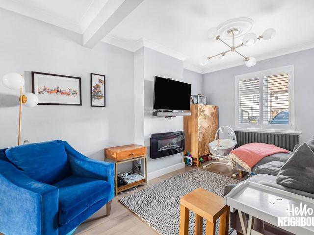 Hawkes Road, Mitcham, CR4 3 bed terraced house to rent £2,550 pcm £588 pw