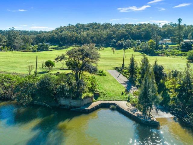 Hawkesbury Riverfront Living with Boat Ramp, Jetty & Large Rural Shed