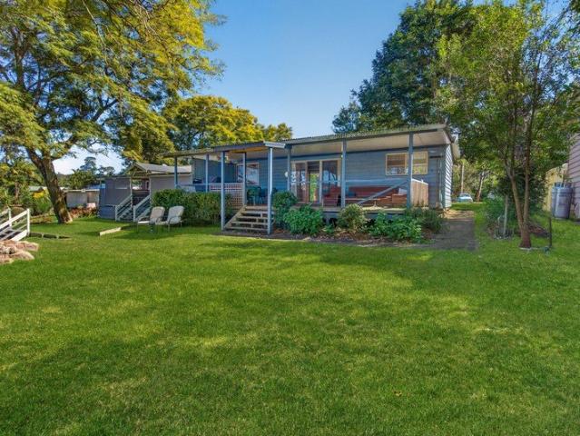 Hawkesbury Riverfront Villa with Private Sandy Beach
