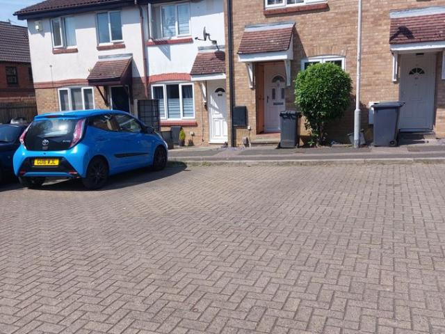 Hawkfields, Luton LU2, 2 bed terraced house to rent, £1,250 pcm | PrimeLocation