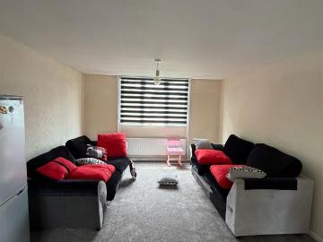 Hawkhurst Walk, Crawley RH10, 2 bed flat to rent, £1,600 pcm | PrimeLocation