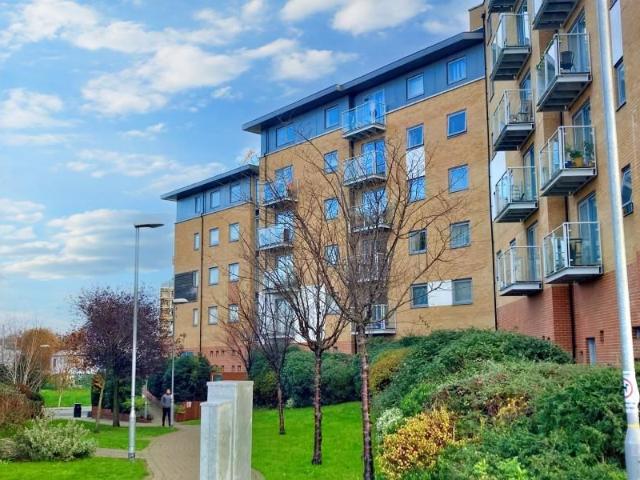 Hawkins Road, Colchester CO2, 2 bed flat to rent, £1,200 pcm | PrimeLocation