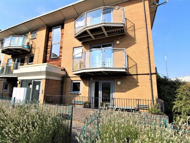 Hawkins Road, Colchester CO2, 2 bed flat to rent, £1,250 pcm | PrimeLocation