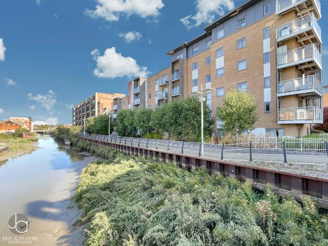 Hawkins Road, Colchester CO2, 2 bed flat to rent, £1,295 pcm | PrimeLocation