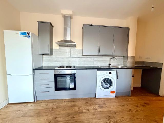 Hawkins Road, Colchester CO2, 2 bed flat to rent, £995 pcm | PrimeLocation