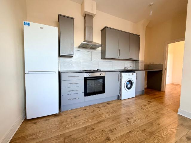 Hawkins Road, Colchester CO2, 2 bed flat to rent, £995 pcm | PrimeLocation