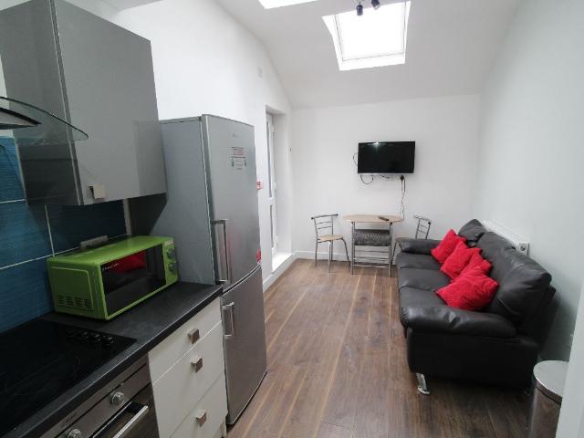 Hawkins Street, Flat, Preston, Lancashire PR1, 2 bed flat to rent, £511 pppm | PrimeLocation