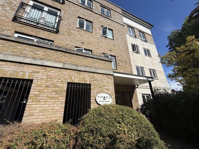 Hawks Road, Norbiton, Kingston Upon Thames KT1, 2 bed flat to rent, £1,750 pcm | PrimeLocation