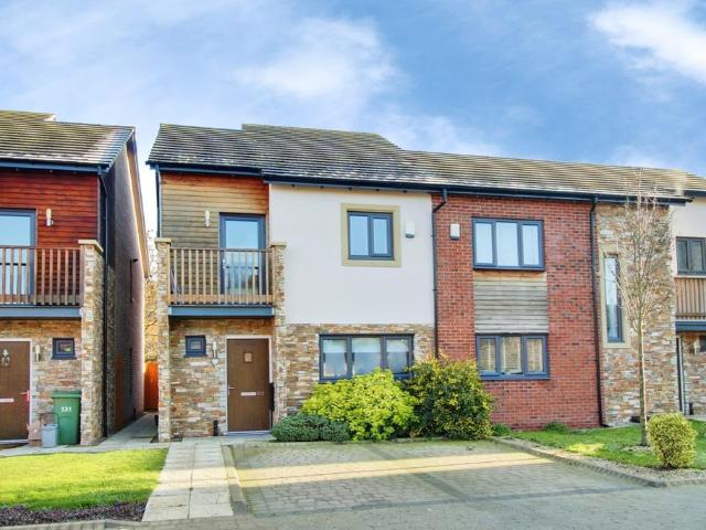 Hawksbill Way, Peterborough PE2 3 bed semi detached house to rent £1,375 pcm £317 pw