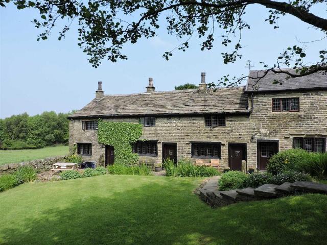 Hawkshaw Lane, HAWKSHAW BL8 2 bed cottage to rent £1,000 pcm £231 pw