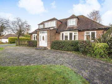 Hawkshill Way, Esher KT10 4 bed house to rent £3,495 pcm £807 pw