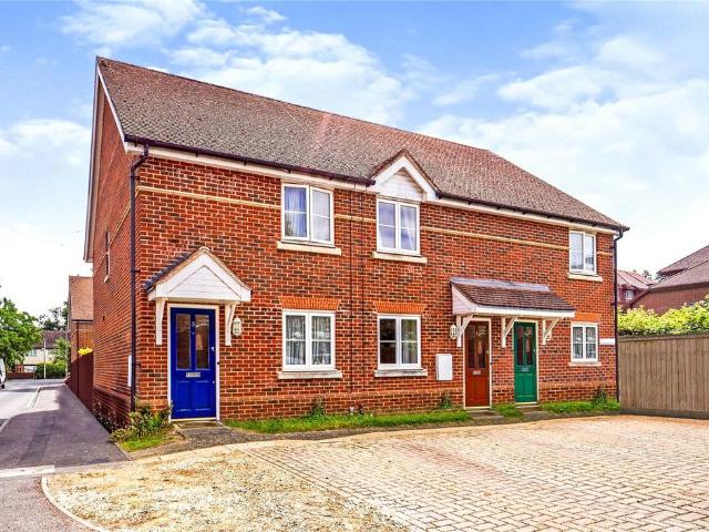Hawley Mews, Reading, Berkshire, RG30 2 bed end of terrace house to rent £1,550 pcm £358 pw