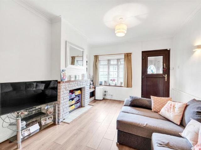 Hawley Road, Dartford DA1 2 bed terraced house to rent £1,950 pcm £450 pw