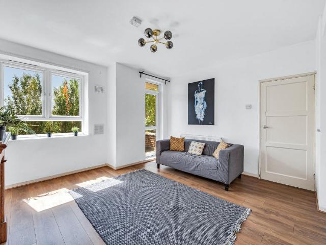 Hayter House, Sundew Avenue W12, 3 bed shared accommodation to rent, £3,000 pcm | PrimeLocation