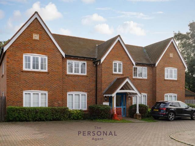 Hayton Crescent, Tadworth 1 bed flat to rent £1,525 pcm £352 pw