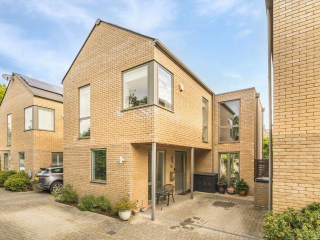 Hayward Mews, Brockley SE4, 4 bed detached house to rent, £3,250 pcm | PrimeLocation