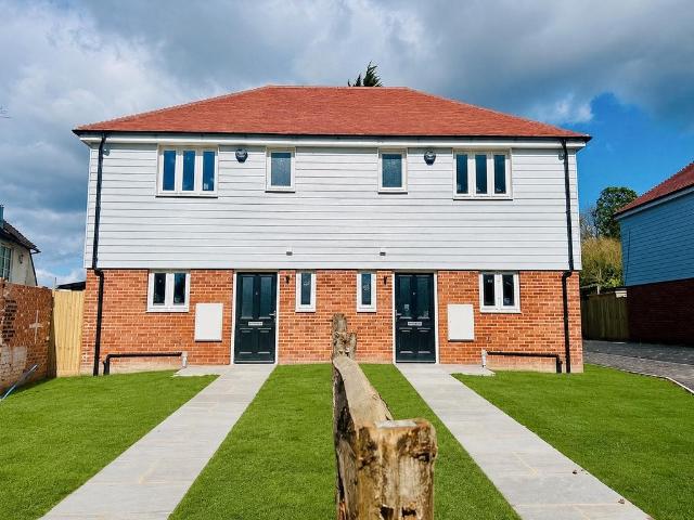 Haywards Heath, RH17 3 bed house to rent £2,100 pcm £485 pw