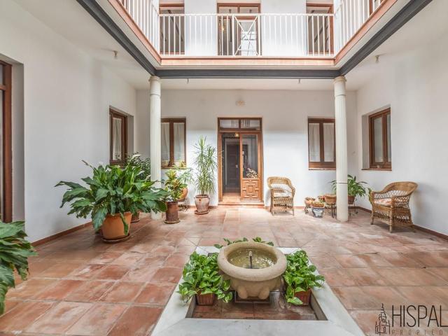 Hay casas que se entienden nada más cruzar la puerta. En est. 466m² Córdoba
