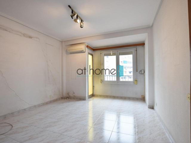 Hay pisos que no presumen de acabados… pero sí de todo lo qu. 74m² Valencia