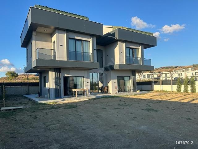 Hayalinizdeki 4 Katlı 420m2 Havuzlu, Deniz Manzaralı Villa