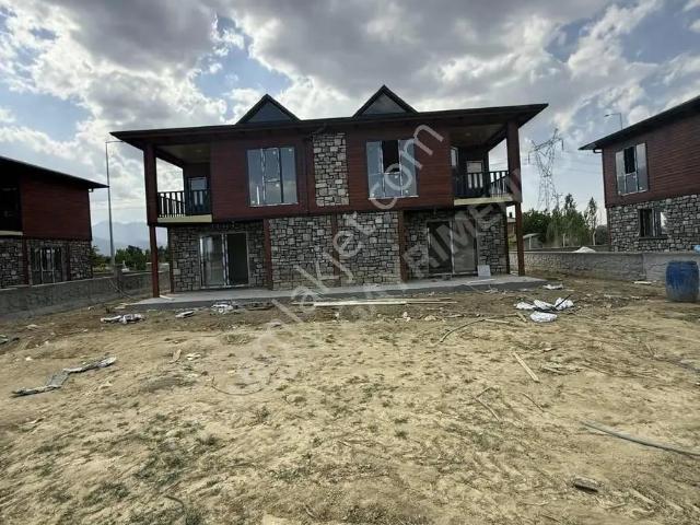 Hayallerin Ötesinde Villa Laçin Satılık Villalar
