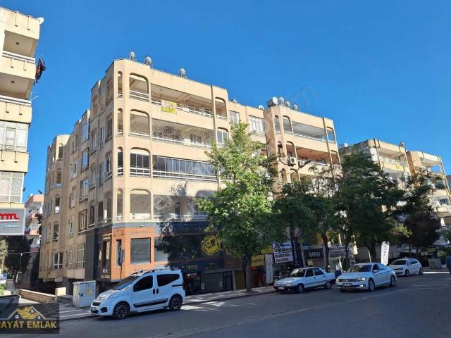 Hayat Emlak'tan Emniyet Caddesi Cepheli, 3+1 Satılık Daire