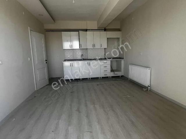 Hayat Gayrımenkulden Satılık 1 + 1 Ana Cadde Üstü Fırsat Daıre