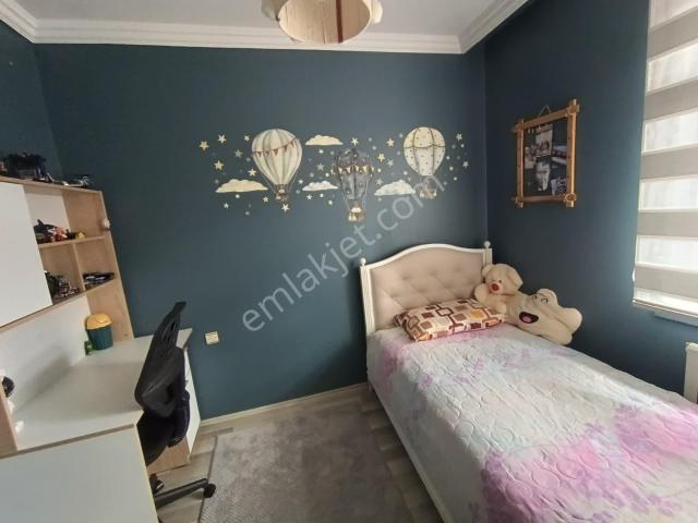 Hayatın İçinde Caddede Muradiye Cami Karşısı Satılık 3+1 Daire